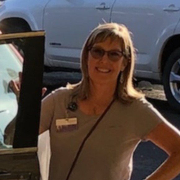 Meet your Posher, Cindy - Picture 2 of 3